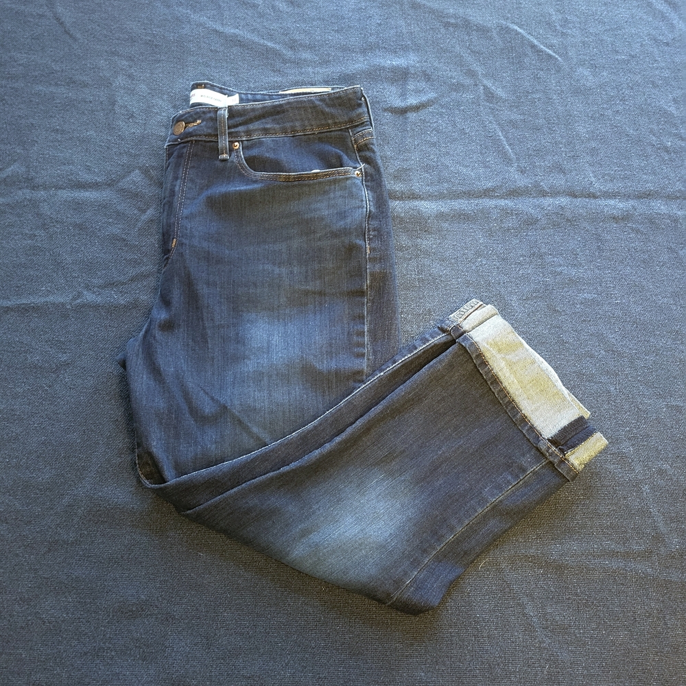 Levi's Women's Mid Rise Capri Dark Wash Jeans Size 10